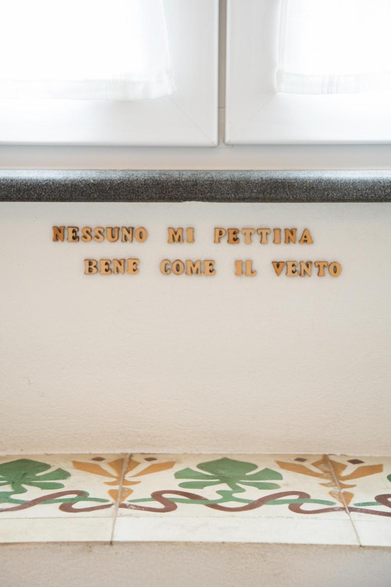 B&B Terra - Stanza Poesia Carloforte  Luaran gambar